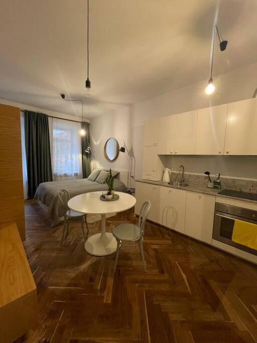 Cute Apartment Perfect For Business And Travel. Warsaw Exterior photo